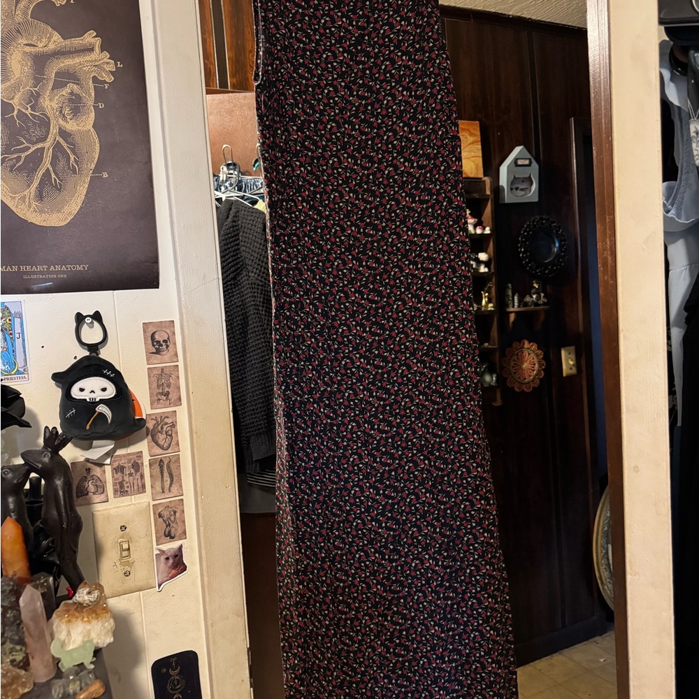 Floral Black and Red Women's dress vintage